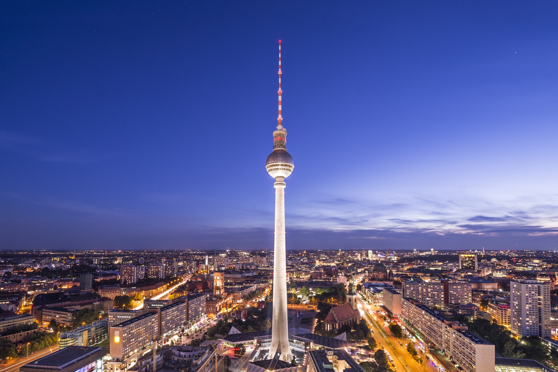 Panorama von Berlin mit Fernsehturm bei Nacht Berlin Panorama bei Nacht